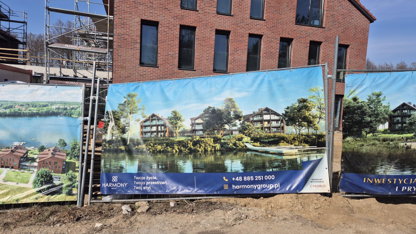 Nad jeziorem Ukiel w Olsztynie powstają luksusowe apartamenty. Na jakim etapie są prace?