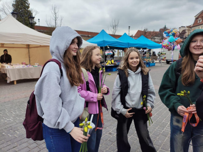 ESKA Lublin rozdawała żonkile na wiosnę