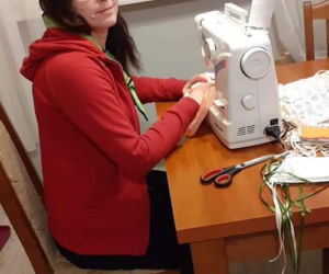 Harcerki i harcerze z Warmii i Mazur szyją maseczki