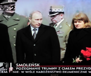 Pożeganie ciała Lecha Kaczyńskiego na lotnisku w Smoleńsku 