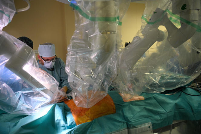 Polscy lekarze z Chin zoperaowali pacjentów w Warszawie. To pierwsze w historii operacje telerobotyczne na taką odległość