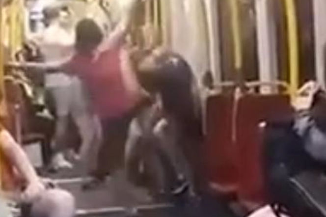 Ta dziewczynka napadła w tramwaju