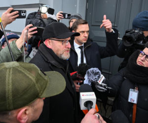 Grzegorz Braun pojawił się w prokuraturze. Nie otrzymał żadnych zarzutów