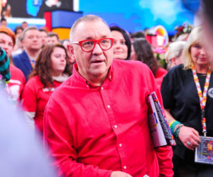 Jerzy Owsiak na przestrzeni lat. Tak zmieniał się jego charakterystyczny wizerunek