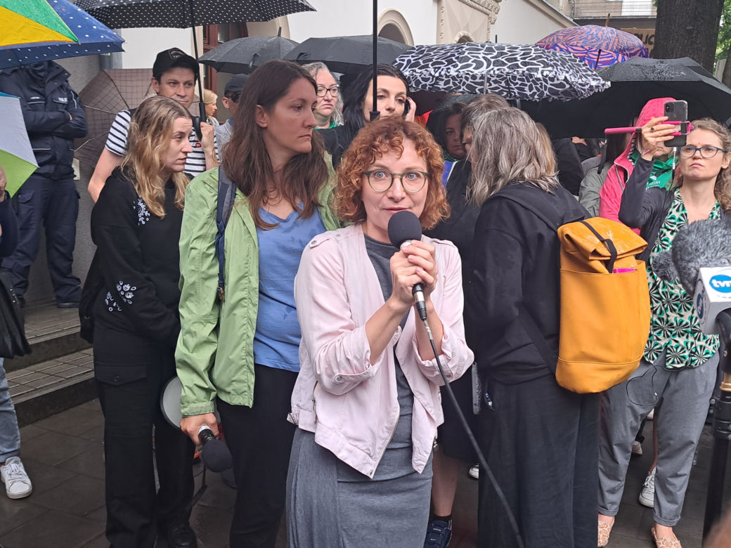 "Nigdy nie będziesz szła sama. Solidarnie z Joanna". Protest w Krakowie