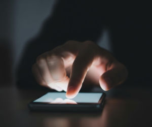 Matka dwójki straciła fortunę. Jak uwierzyła w czterech gwiazdorów?