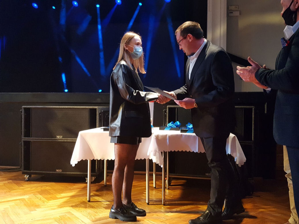 W sali MOK-u w Lesznie wręczono stypendia Student Plus