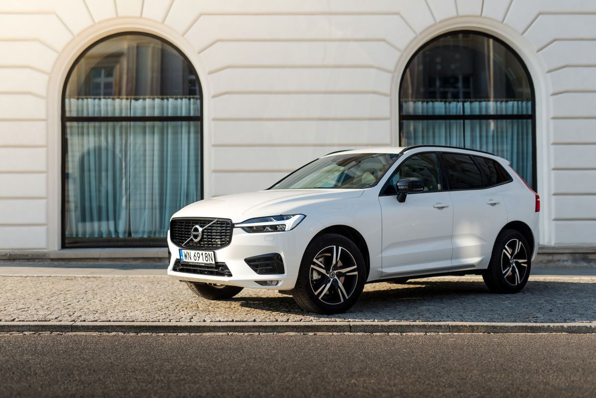 Volvo XC60 B4 Mild Hybrid FWD AT8 Momentum