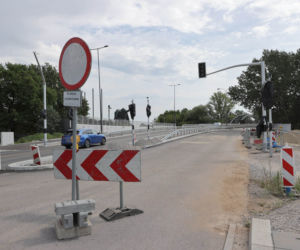 Przebudowa Wybrzeża Helskiego. Robotnicy bimbają na budowie