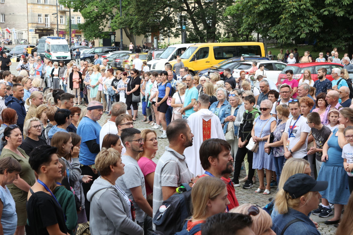 Pątnicy ruszyli na szlak! Z Lublina wyruszyła Lubelska Piesza Pielgrzymka na Jasną Górę 2023