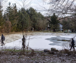 Wiktorek wpadł z mamą do stawu
