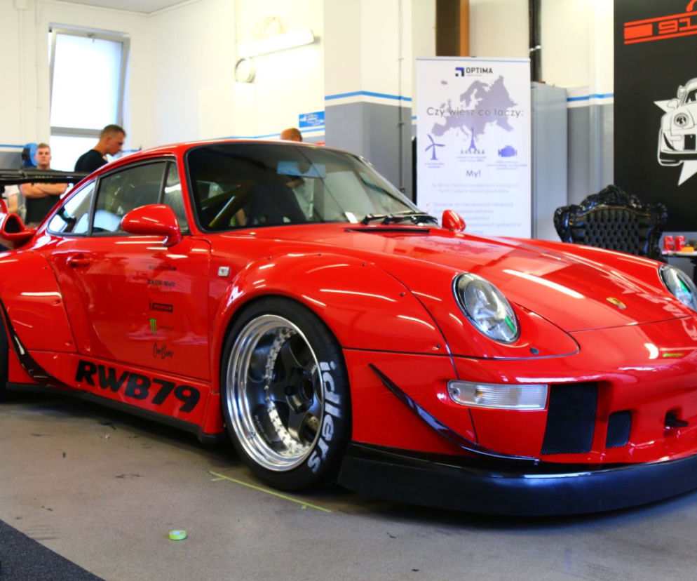 Akira Nakai San buduje Porsche 911 RWB