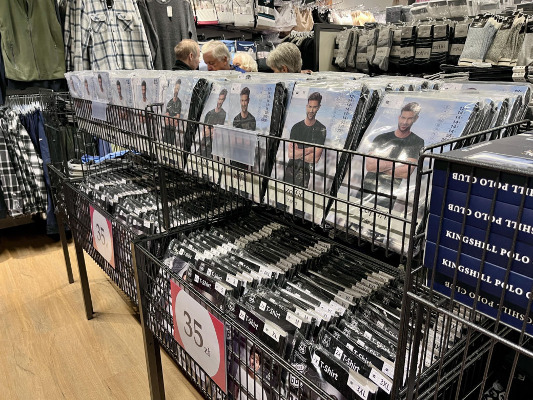 Tłumy na otwarciu sklepu Woolworth w Gorzowie