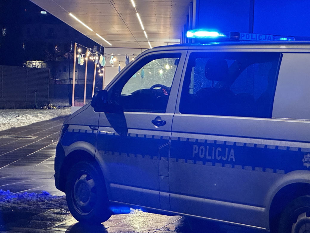 Przeraźliwa śmierć na warszawskiej Woli. Nieżywy mężczyzna leżał w zaspie śnieżnej!
