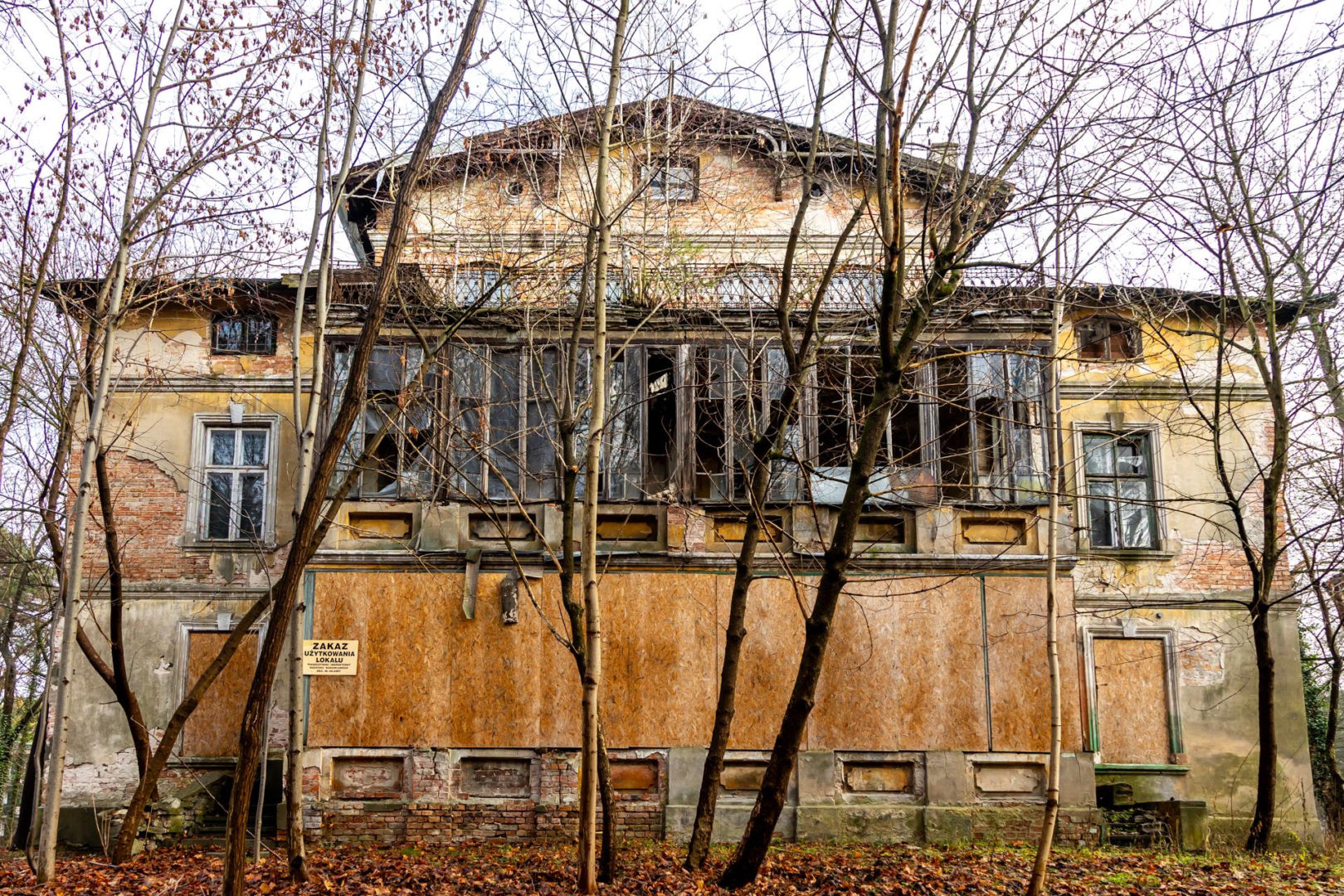 Opuszczona willa w Konstancinie