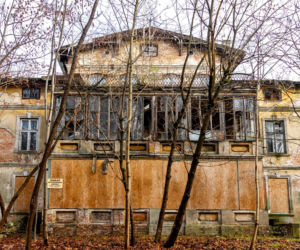 Opuszczona willa w Konstancinie