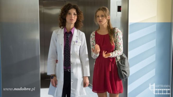 Na dobre i na złe odc. 562. Klaudia (Julia Wyszyńska), Ola (Anna Karczmarczyk)