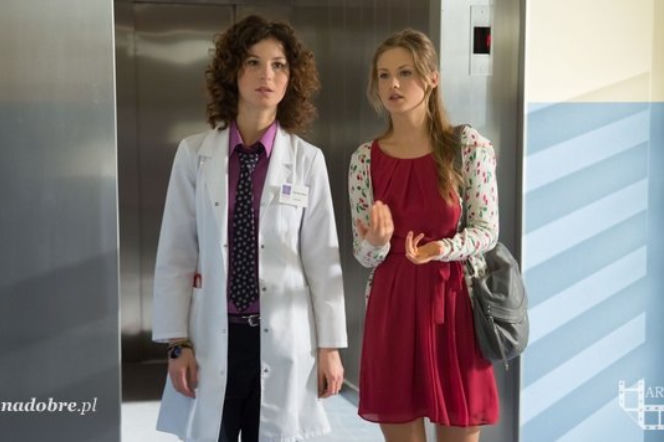 Na dobre i na złe odc. 562. Klaudia (Julia Wyszyńska), Ola (Anna Karczmarczyk)