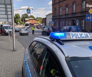 Mysłowice: Groźny wypadek na drodze. 7-latek na rowerze wjechał pod auto