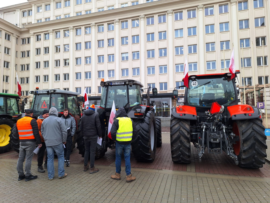 Rolnicy w Rzeszowie wyjechali na ulice. Trwa strajk generalny 