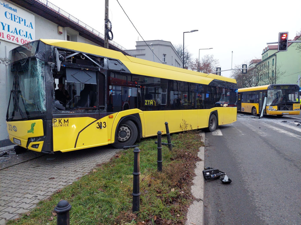 Gliwice. Zderzenie dwóch autobusów na ul. Tarnogórskiej