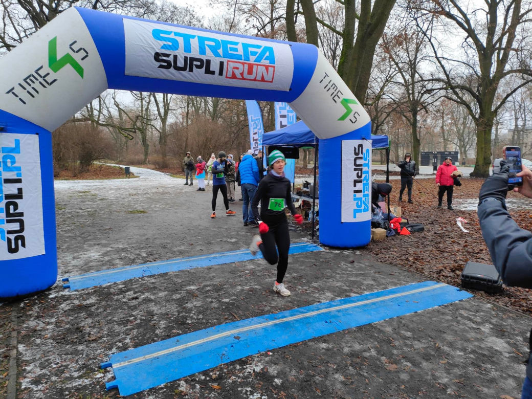 Przedświąteczne zawody sportowe. Łodzianie biegają i pomagają