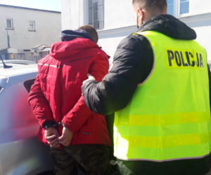 Rawicz. Przyszli do mieszkania 25-latka. Tam doszło do rozboju