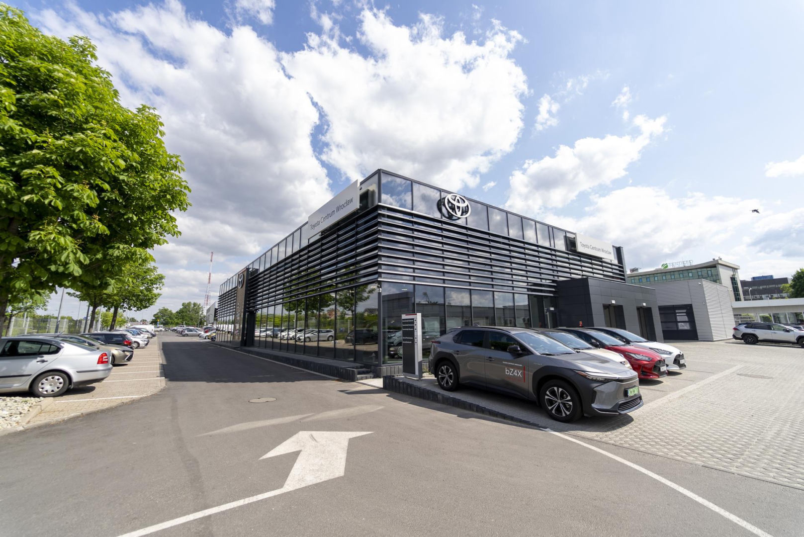 Wielka Letnia Wyprzedaż w Toyota Centrum Wrocław. Sprawdź, dlaczego właśnie teraz warto kupić nową Toyotę