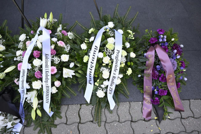 Poruszające napisy na wieńcach dla Andrzeja Morozowskiego. Te słowa chwytają za serce