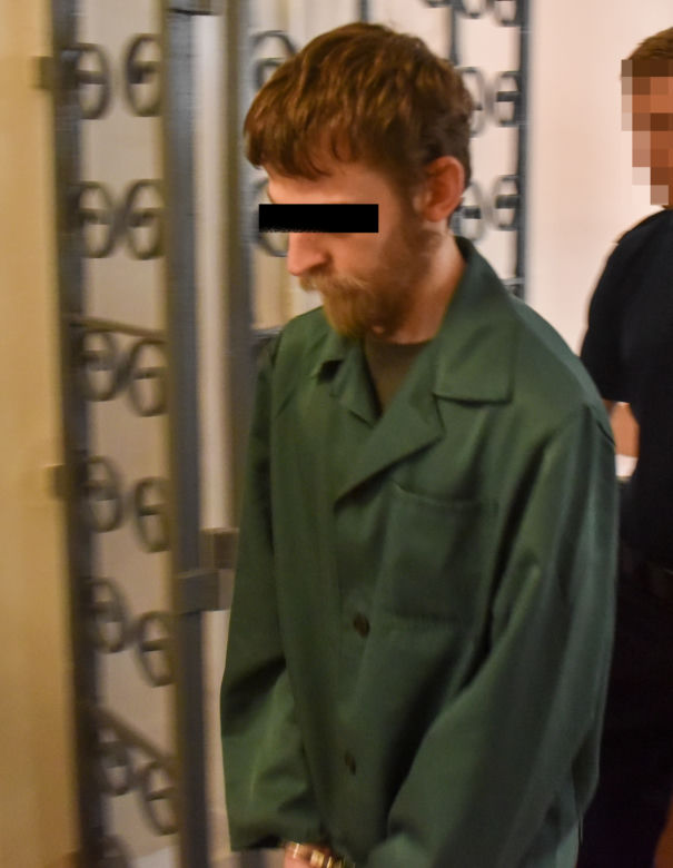 Rodzice zakatowanej w zeszłym roku Zuzi doprowadzeni do sądu na kolejną rozprawę