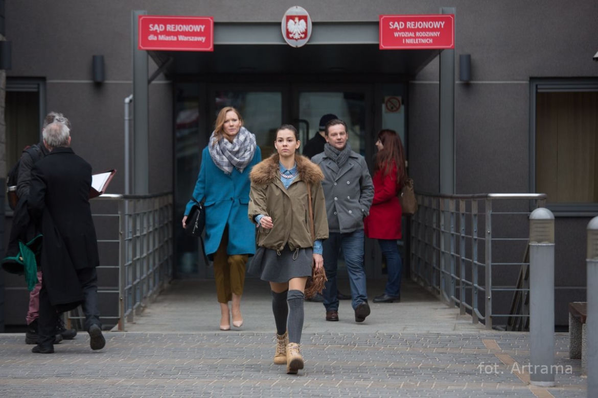 Na dobre i na złe odcinek 595. Blanka (Pola Gonciarz), Wiktoria Consalida (Katarzyna Dąbrowska), Tomasz Rzepecki (Ireneusz Czop)