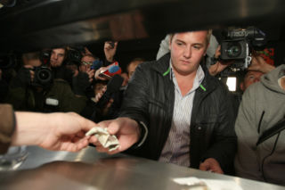 Dawid Bratko na wolności! Król dopalaczy nigdy nie trafił do więzienia. Wystawiono za nim list gończy