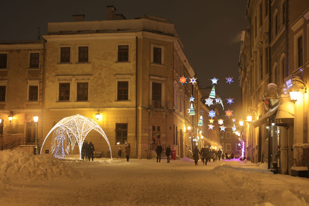 Śnieżny Lublin wieczorową porą