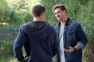 M jak miłość, odcinek 1909. Olek (Maurycy Popiel), Marcin (Mikołaj Roznerski)