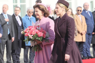 Wizyta pary królewskiej w Polsce. Marta Nawrocka i królowa Sylwia ubrały się, jakby były umówione. Postawiły na total look