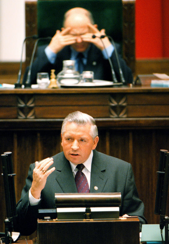 POWRÓT LEPPERZYSTÓW