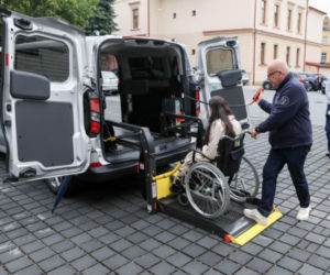 Bezpiecznie z domu do lekarza, urzędu czy sklepu. W Tarnowie ruszyło Taxi Help