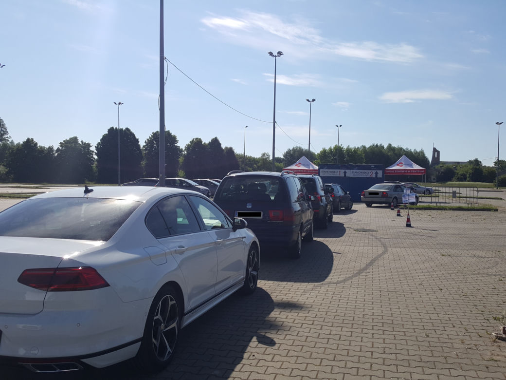 Punkt szczepień drive-thru w Siedlcach