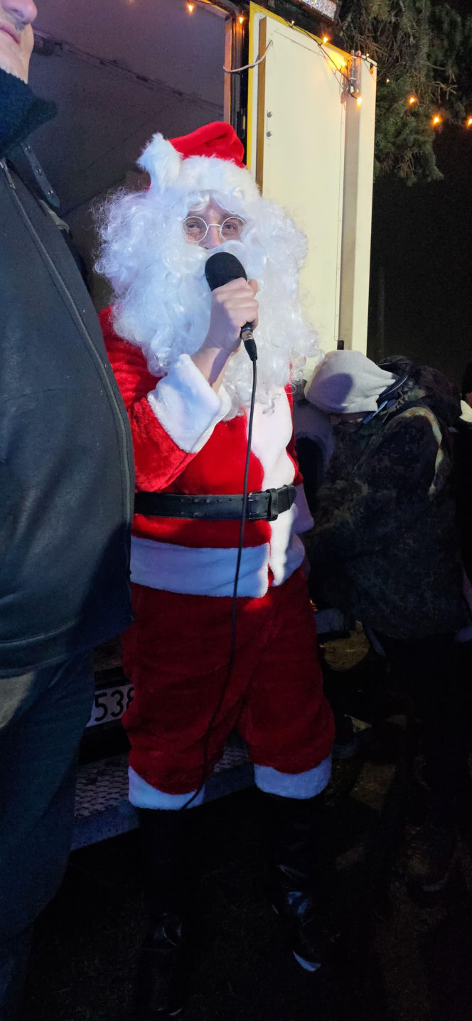 Wigilia w Coffee House Waryńskiego 19. Święty Mikołaj przyszedł do potrzebujących wsparcia