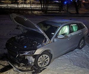 59-latek wjechał na jezioro. Jego rajd po lodzie zakończył się w zaskakujący sposób