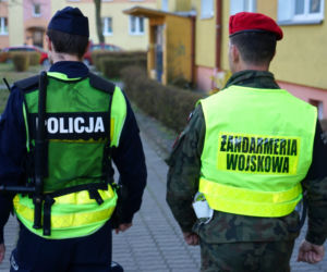 Wojsko na ulicach Bydgoszczy. Pomaga egzekwować obowiązujące obostrzenia