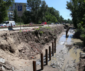 Budowa zapory przeciwpowodziowej blokuje miasto