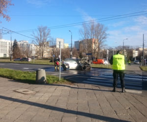 Lublin: POŻAR samochodu na Podzamczu! Auto w płomieniach. DUŻE utrudnienia [ZDJĘCIA]