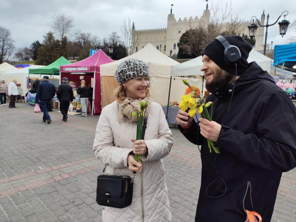 ESKA Lublin rozdawała żonkile na wiosnę