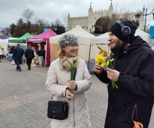 ESKA Lublin rozdawała żonkile na wiosnę