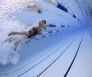 Skażony basen w Tarnowie był otwarty dla klientów. Laboratorium pomyliło próbki