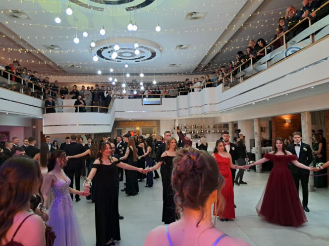 Studniówka 2026 maturzystów ZSTM w Skarżysku-Kamiennej