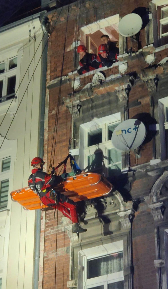 Dramatyczna akcja we Wrocławiu! Ewakuowali pacjentkę przez okno z 4. piętra