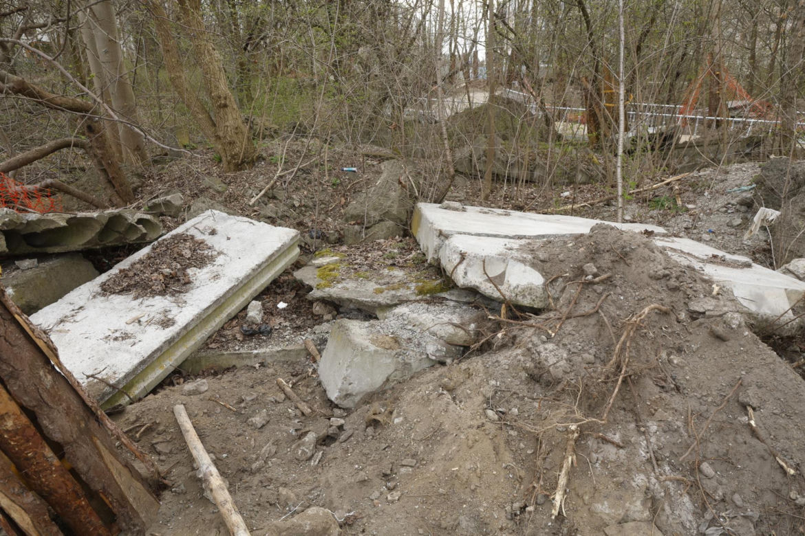 W Warszawie powstaje drugie "lapidarium". Miasto nie usunie betonowych odpadów. "To artefakty"