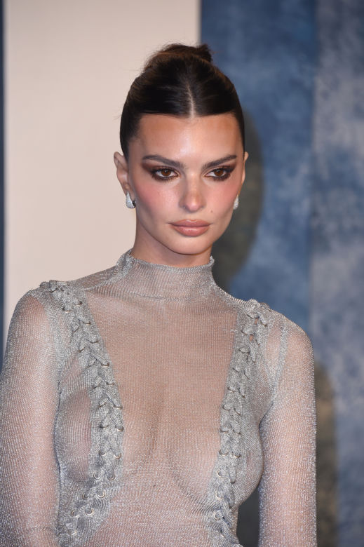 Emily Ratajkowski i kwiat gigant! Nie uwierzysz, w co ubrała się polska piękność